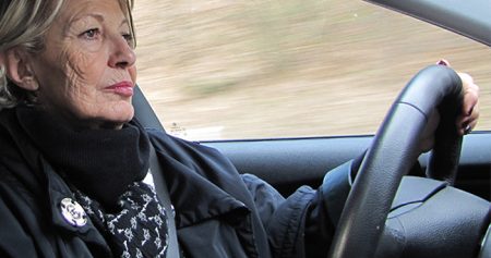 Ältere Menschen fühlen sich sicher hinterm Steuer (c)_Rainer Sturm_pixelio.de