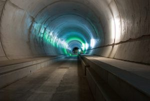 Interessante Einblicke tief in die Alpen hinein: eine Röhre des Gotthard-Tunnels, Stichwort Eisenbahntunnel. (c) AlpTransit Gotthard AG