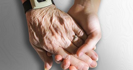 Pflege in Österreich: Jede/r Zweite ist (in)direkt betroffen (c) Pixabay.com