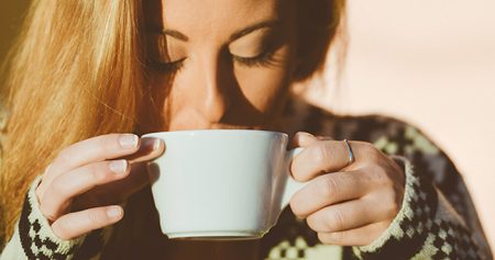 Essen am Abend macht dick. Kaffee entwässert. Stimmt denn das? (c) Pixabay.com