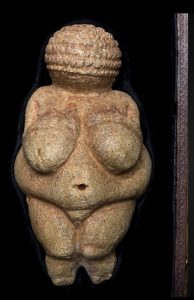 Virtueller Rundgang im Naturhistorischen Museum Wien 1 Die Venus von Willendorf im Naturhistorischen Museum Wien. (c) NHM Wien/ Lois Lammerhuber