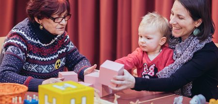 Intergeneratives Spielen: Senioren feiern mit den Jüngsten (c) Wiener Hilfswerk/ Jenni Koller