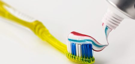 Die richtige Zahnpflege im Alter spart Zeit, Geld und Schmerzen (c) Pixabay.com