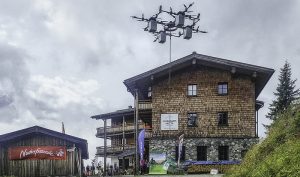 Eine Berghütte, die per e-Drohne versorgt wird. (c) Naturfreunde Österreich