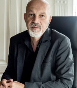 Erich Fenninger präsentiert den Volkshilfe Sozialbarometer. (c) Volkshilfe/ Christopher Glanzl