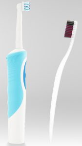 Eine Hand und eine e-Zahnbürste, Stichwort Zahngesundheit. (c) Pixabay.com