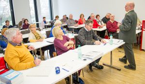 Ein voller Seminarraum auf der Seniorinnenuni. (c) IMC Fachhochschule Krems