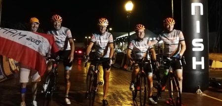 Alter: 72+. Strecke: 5.000km. Zeit: 7 Tage, 7 Stunden, 49 Minuten. (c) facebook.com/themadgreyhounds/