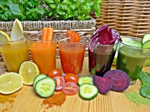 Frucht- und Gemüsesmoothies, Stichwort gesunde Ernährung. (c) Pixabay.com