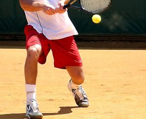 Die Beine eines Tennisspielers, Stichwort Verletzungen. (c) Pixabay.com