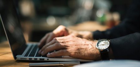 Homeoffice ja, aber es muss auch die (Sitz-)Haltung dazu passen (c) Pixabay.com