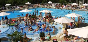 Swimmer’s Ear – wenn das Bad im Pool mit einer Entzündung endet (c) Pixabay.com