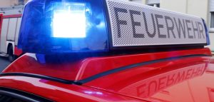 Wohnungsbrand: Senioren retten Dokumente, Junge das Handy (c) Pixabay.com