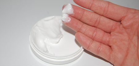 Das bedeutet „dermatologisch getestet“ auf Cremes und Co. wirklich (c) Pixabay.com