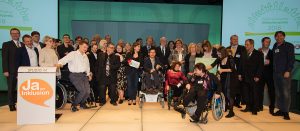 Ö Inklusionspreis 2018: Wir gratulieren allen PreisträgerInnen! 1 Gruppenbild der PreisträgerInnen des Inklusionspreises. (c) Lebenshilfe Österreich