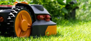 Smart Home: Neue Technologien als Chance für ein aktives Altern 2 Rasenmäherroboter, Stichwort Smart Home. (c) Pixabay.com