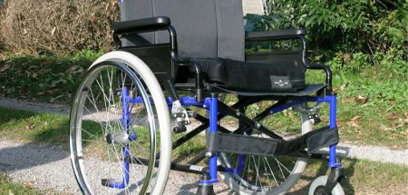 Mobile Pflegedienste – 50% der Arbeitsplätze im Haushalt gefährlich Ein Rollstuhl. (c) Pixabay.com