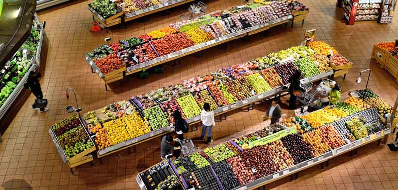 Obststände in einem Supermarkt von oben. (c) Pixabay.com