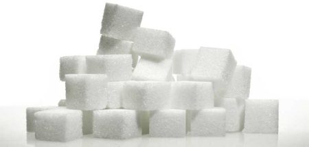 Zucker ist eine Droge und macht süchtig – Zuckermythen im Check Ein Haufen Zuckerwürfel. (c) Pixabay.com