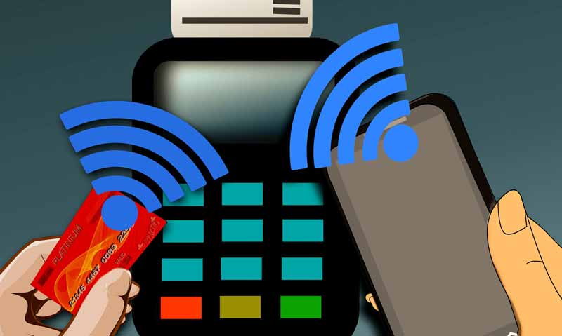 Grafik: eine Bankomatkarte und ein Smartphone mit Wifi-Zeichen vor einem NFC-Gerät. (c) Pixabay.com