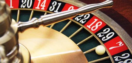 Roulette – Ausschnitt mit Spielkugel, die auf die 7 gefallen ist. (c) Pixabay.com