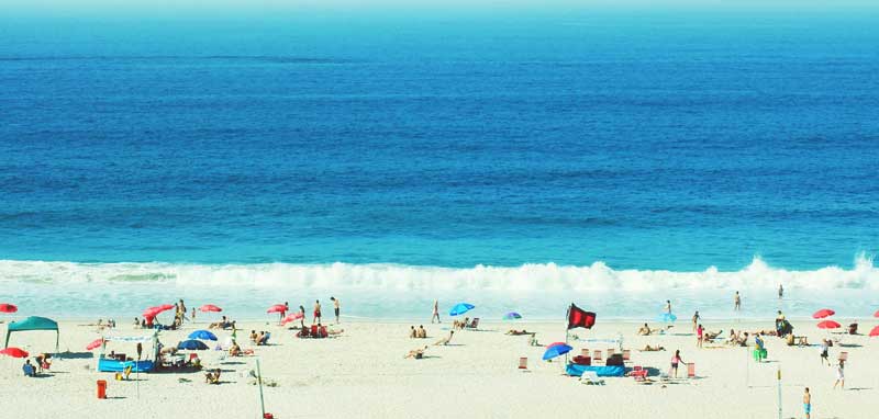 Sandstrand am Meer aus der Vogelperspektive. (c) Pixabay.com