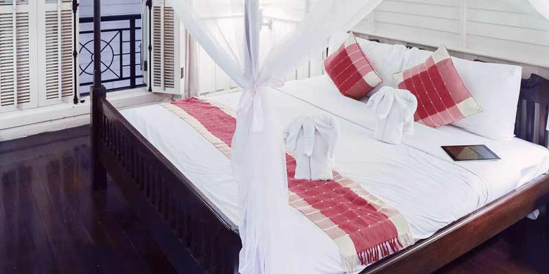 Ein Doppelbett in einem Hotelzimmer, bereit für ihren nächsten Urlaub. (c) Pixabay.com