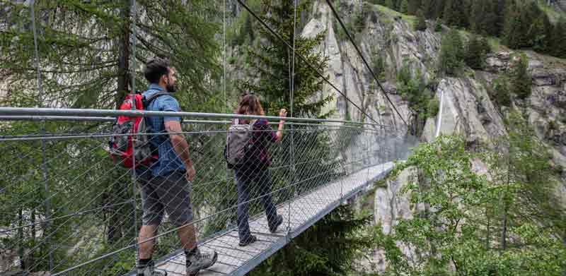 Hängebrücke Aspi-Titter in der Schweiz. (c) aletscharena.ch/ Pascal Gertschen