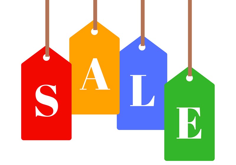 Grafik: Schriftzug "SALE" auf bunten Preisschildern. (c) Pixabay.com