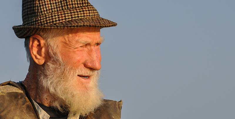 Der Kopf eines alten Mannes mit weißem Bart. (c) Pixabay.com