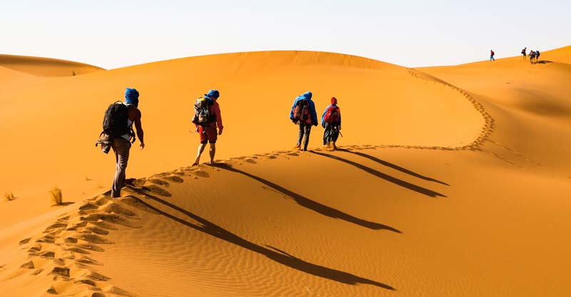 Wanderer in Marokkos Wüste. (c) Weltweitwandern