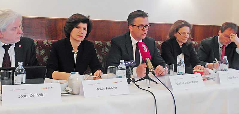 Podium der Pressekonferenz der motiv.allianz.pflege "Was die Pflege in Österreich braucht". (c) Lebenswelt Heim/ Gabriele Tupy