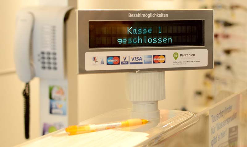 Die Anzeiger einer Kasse mit "Kasse 1 geschlossen". (c) Pixabay.com