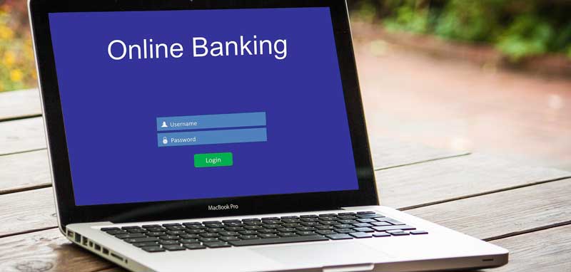Ein Laptop mit einem Login-Screen für Online-Banking. (c) Pixabay.com