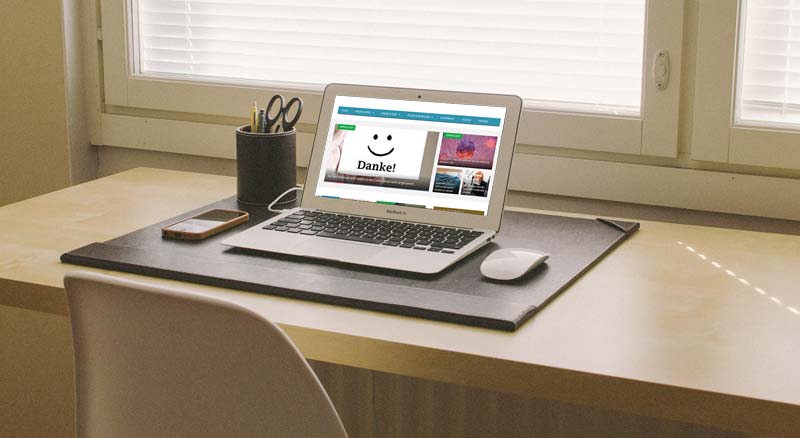 Ein Laptop in einem Home Office mit der Startseite von Generation55plus.net, Stichwort Quarantäne. (c) Pixabay.com