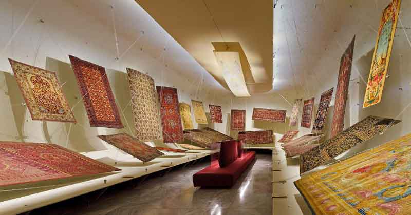 Auf ins Museum – virtuell ohne Ansteckungsgefahr #ZuHauseBleiben 2 MAK-Schausammlung Teppiche.
(c) MAK/ Rupert Steiner