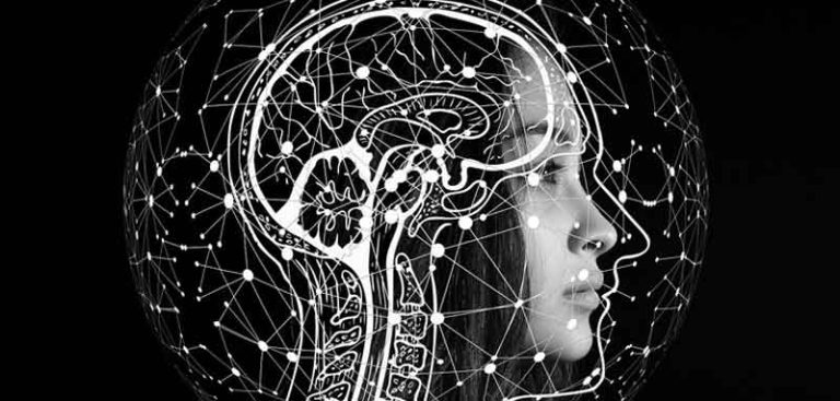 Illustration: das Profil eines weiblichen Gesichts, darüber umrissen das Gehirn; darüber elektronische Knotenpunkte. (c) Pixabay.com
