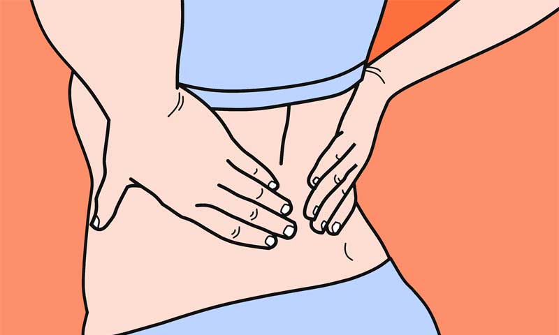 Wirbelsäulenbeschwerden – Ursachen und Therapiemöglichkeiten 1 Illustration: eine Frau, die sich mit beiden Händen ihren Rücken hält, Stichwort Wirbelsäulenbeschwerden.
(c) Pixabay.com