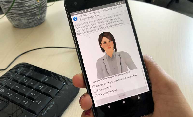 App zur Hilfe für pflegende Angehörige von Menschen mit Demenz 2 Smartphone mit Avatar der App Success am Screen.
(c) AIT – Austrian Institute of Technology
