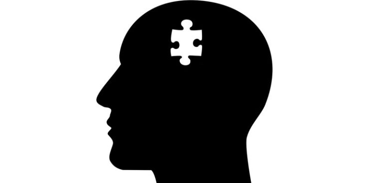 Illustration: das Profil eines Kopfes, bei dem ein Puzzleteil fehlt. (c) Pixabay.com