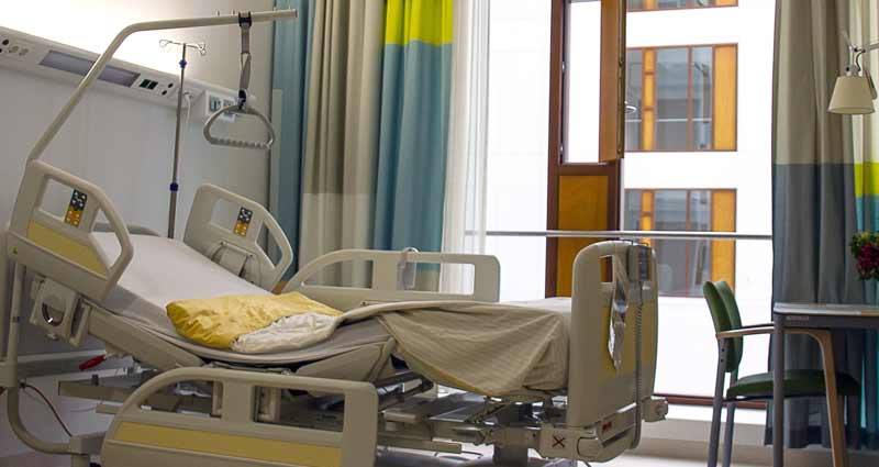 Ein Krankenbett auf einer Pflegestation.
(c) Pixabay.com