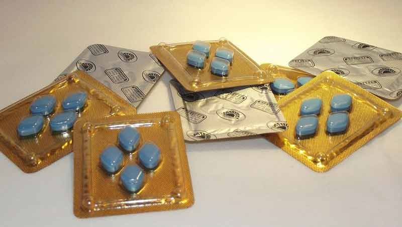 Illustration: Viagra Tabletten in Kondomverpackungen.
(c) Pixabay.com