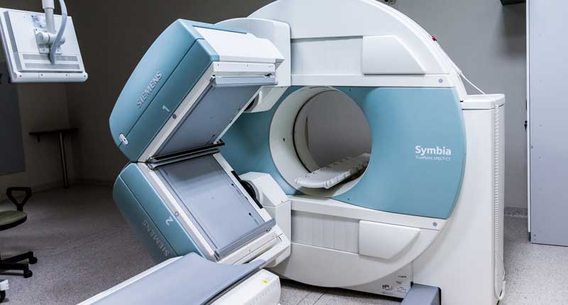 Schlaganfall: Warnsignale ernst nehmen, bei Verdacht sofort ins KH! 2 Ein CT/ MRT-Gerät, Stichwort Schlaganfall Untersuchung.
(c) Pixabay.com