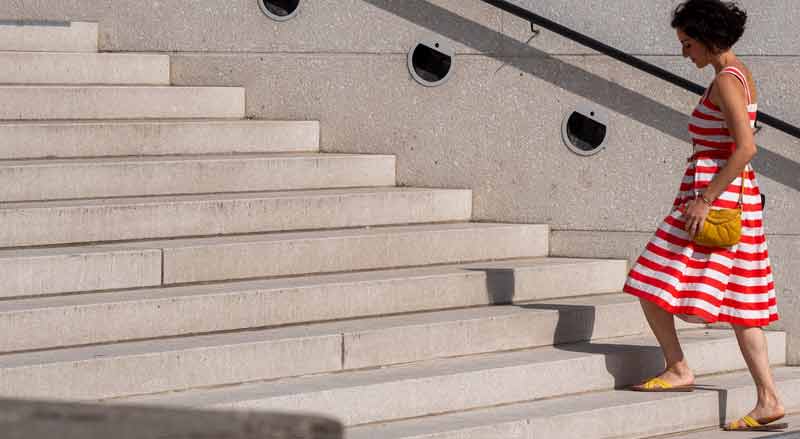 COPD: Wenn die Luft wegbleibt – trotz Pandemie Therapie fortführen 2 Eine Frau, die eine Treppe hinaufgeht.
(c) Pixabay.com