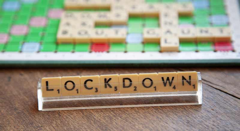 Das Wort "Lockdown" mit Scrabble-Steinen geschrieben.
(c) Pixabay.com