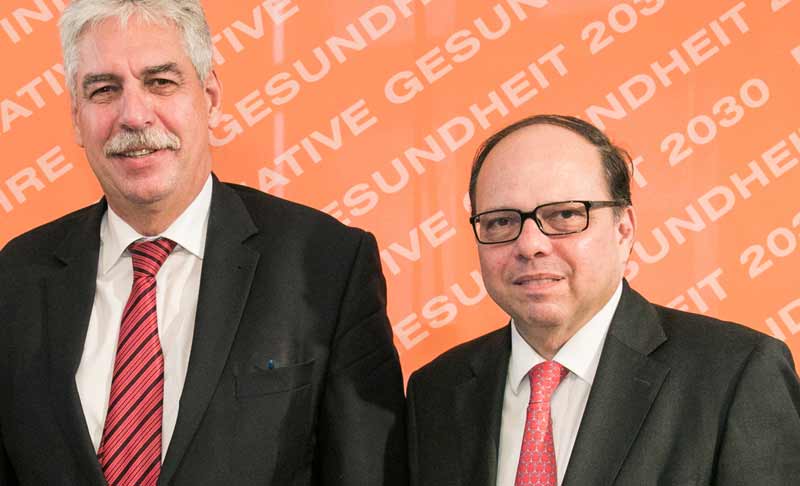 Versorgungssicherheit chronisch Kranker mit digitalen Lösungen 2 RAEVENIRE Präsident Dr. Hans Jörg Schelling, ao. Univ.-Prof. Dr. Thomas Szekeres, PhD, Präsident der Ärztekammer Wien und Ärztekammer Österreich.
(c) PRAEVENIRE/ APA-Fotoservice/ Rastegar