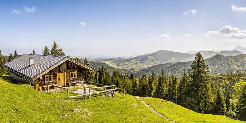 Wie werden wir 2021 reisen? Wandel in Prioritäten, Wünschen, Zielen 2 Eine Almhütte in den Alpen.
(c) Pixabay.com