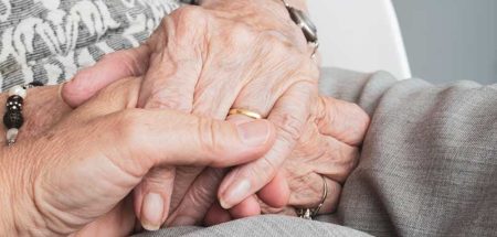 Neujahrswunsch von Pflegekräften: Mehr Kolleginnen und Kollegen Neujahrswunsch von Pflegekräften: Mehr Kolleginnen und Kollegen 1 Neujahrswunsch von Pflegekräften: Mehr Kolleginnen und Kollegen