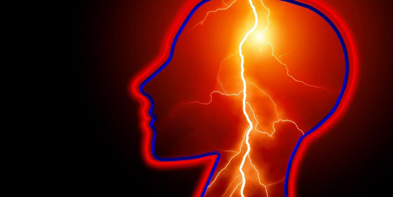 Grafik: das Profil eines Kopfes, in dem ein Blitz zu sehen ist, Stichwort Epilepsie.
(c) Pixabay.com
