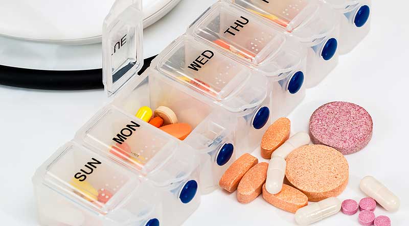 Polypharmazie – ab fünf Medikamenten Vorsicht vor Übertherapie 1 Medikamentenspender für eine Woche, Stichwort Polypharmazie.
(c) Pixabay.com